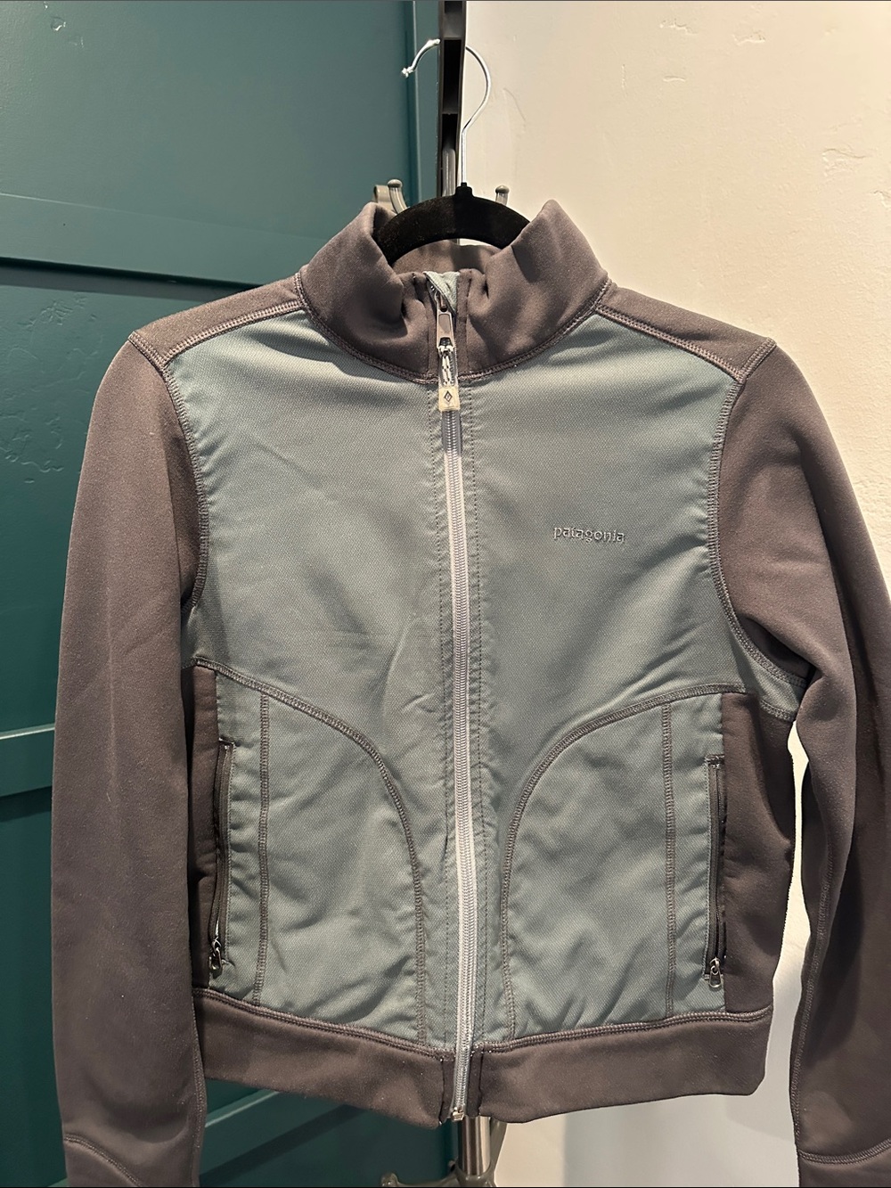 Patagonia Sage Green and Gray Softshell Full-Zip Cropped Jacket